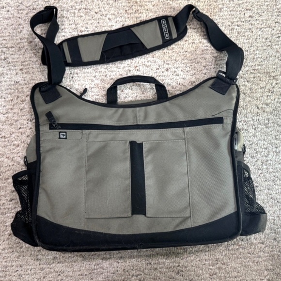 OGIO Epic Games employee shoulder bag / computer bag - great condition! - Picture 3 of 5